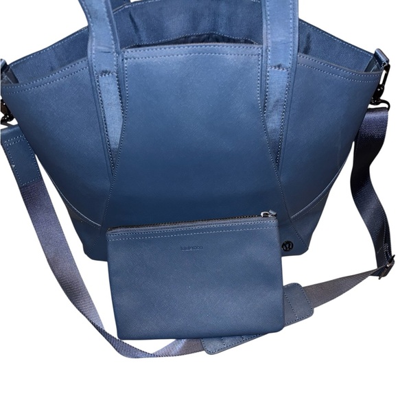 Lululemon Athletica All Day Tote - Picture 2 of 4